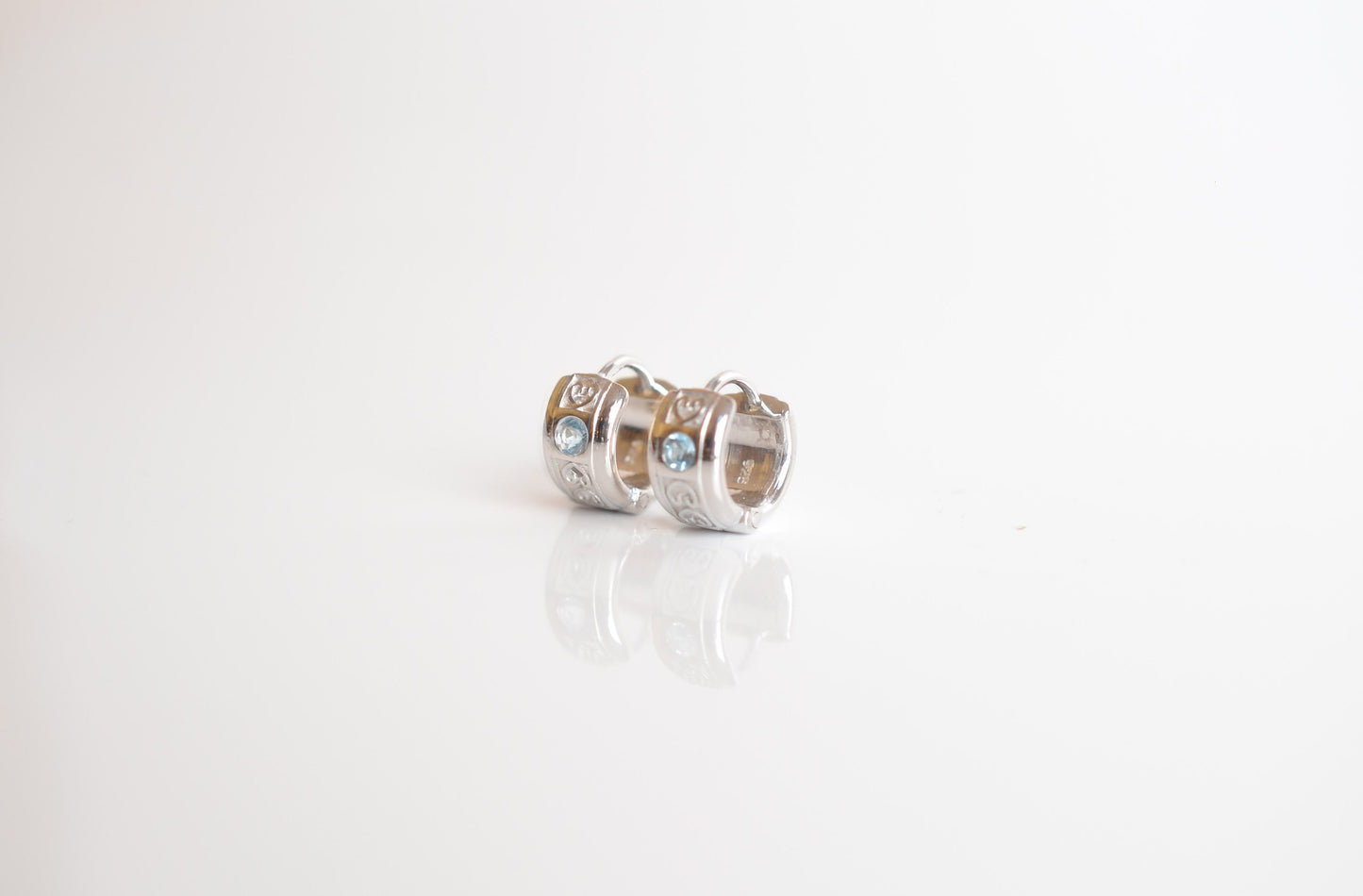 Sterling Silver 925 Huggie earrings with Blue Topaz.