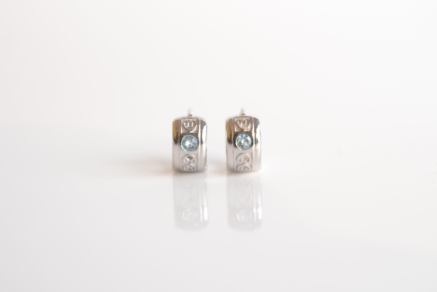 Sterling Silver 925 Huggie earrings with Blue Topaz.